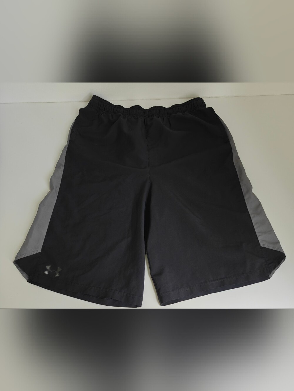 Under Armour Black & Grey Loose Fit Shorts w/Pockets YXL Big Boys size XL